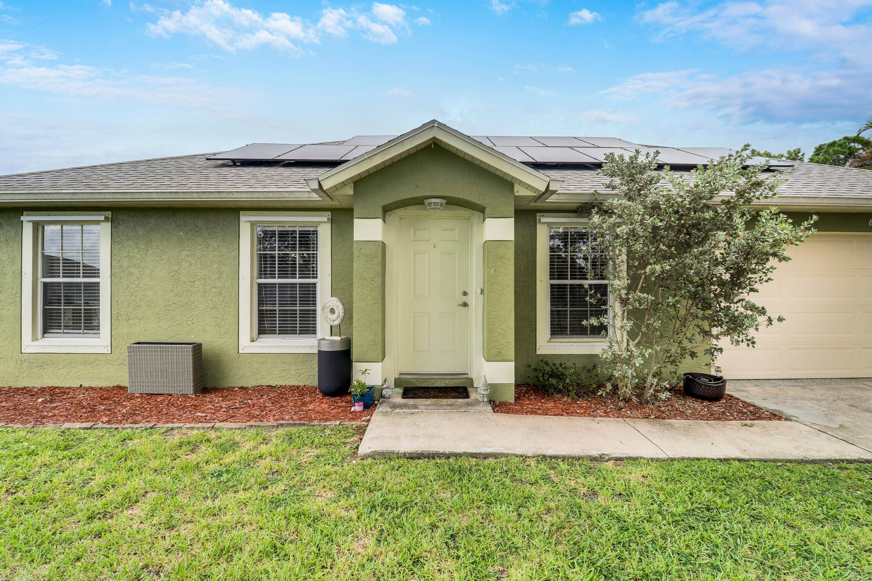 Don't walk RUN to see this beautiful open floor plan with CBS construction and enjoy the comfort of Florida Style Living !