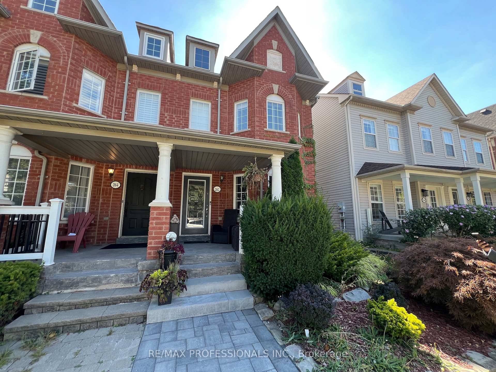 Large semi detached, Oak Park's 'Newcastle' model 2050 sqft.