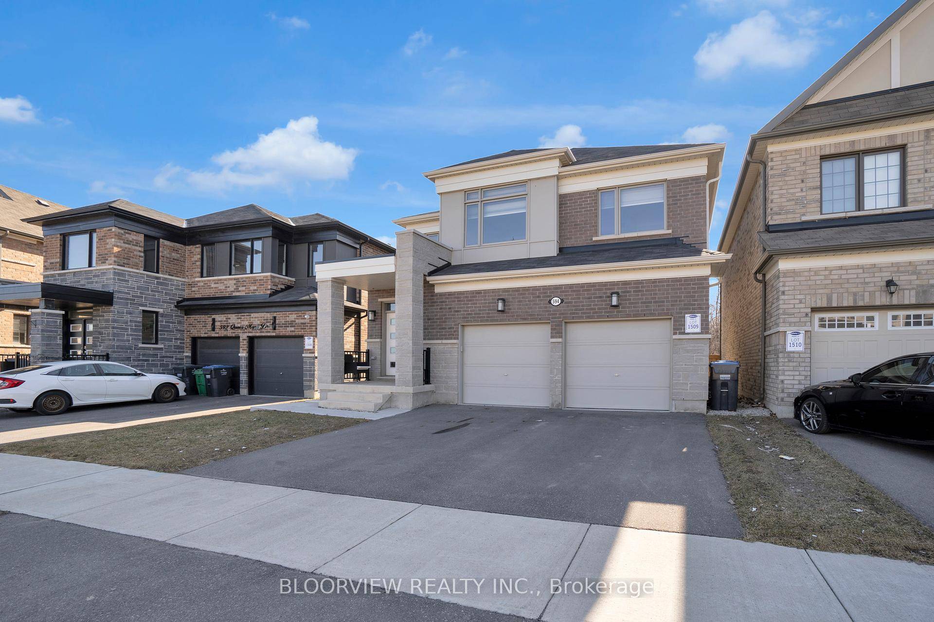 LEGAL BASEMENT Welcome to this beautifully upgraded 2 storey, fully bricked home, ideally situated on a serene ravine lot with a fully fenced backyard.