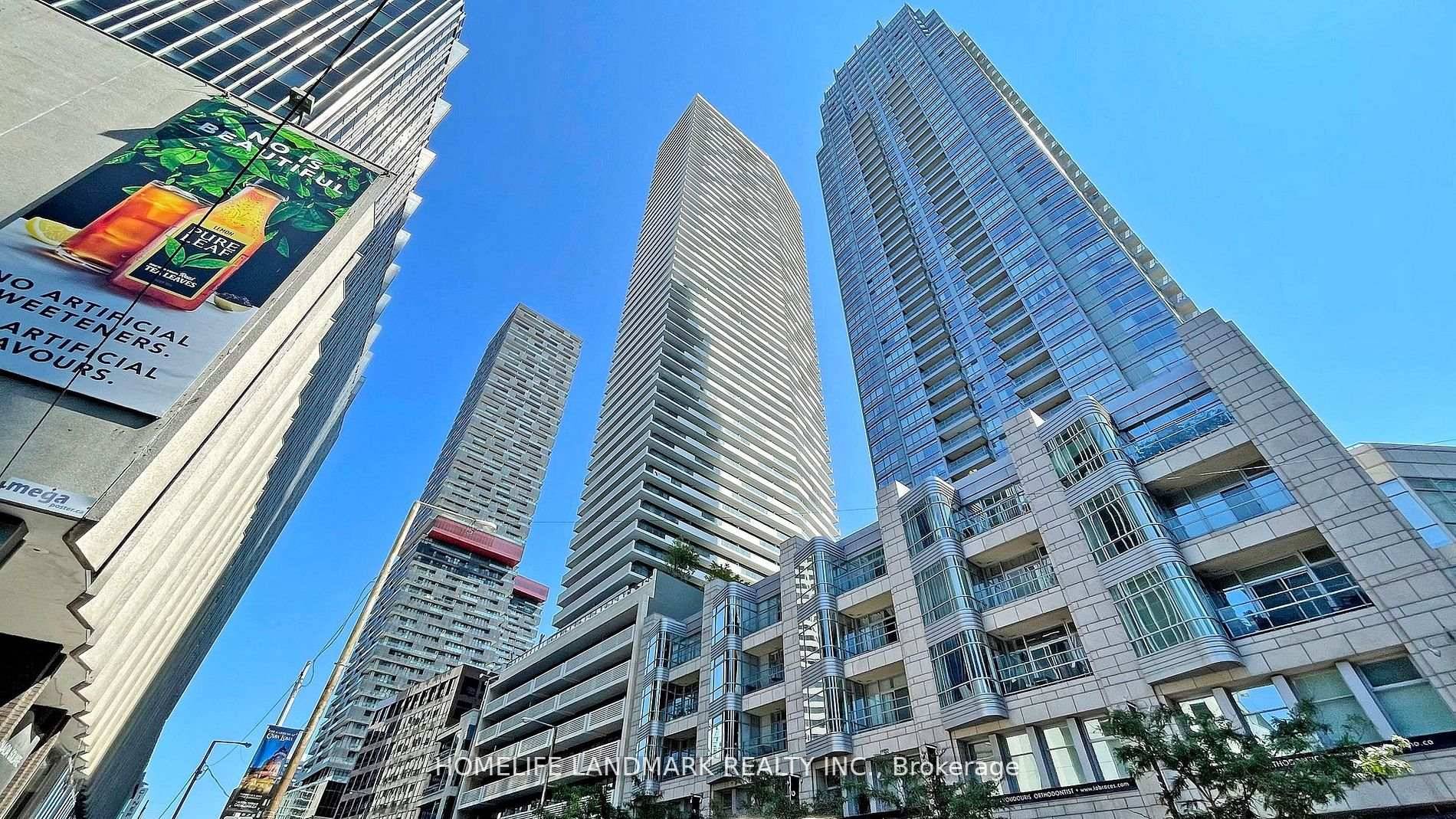 Four Years New One bedroom Suite On High Floor In Midtown Modern Condo At Yonge amp ; Eglinton !