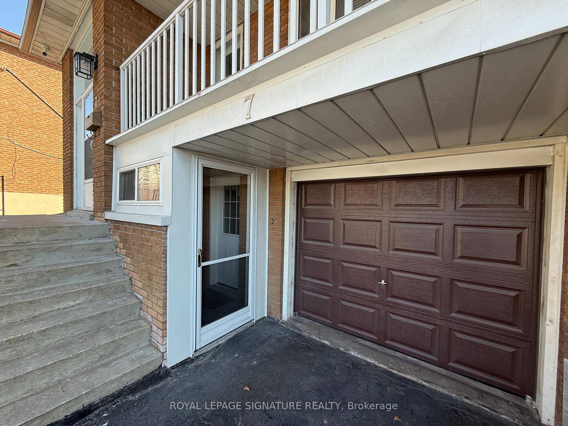 Spacious Bright Two Bedroom Private Suite Awaits At 7 Falsta ?