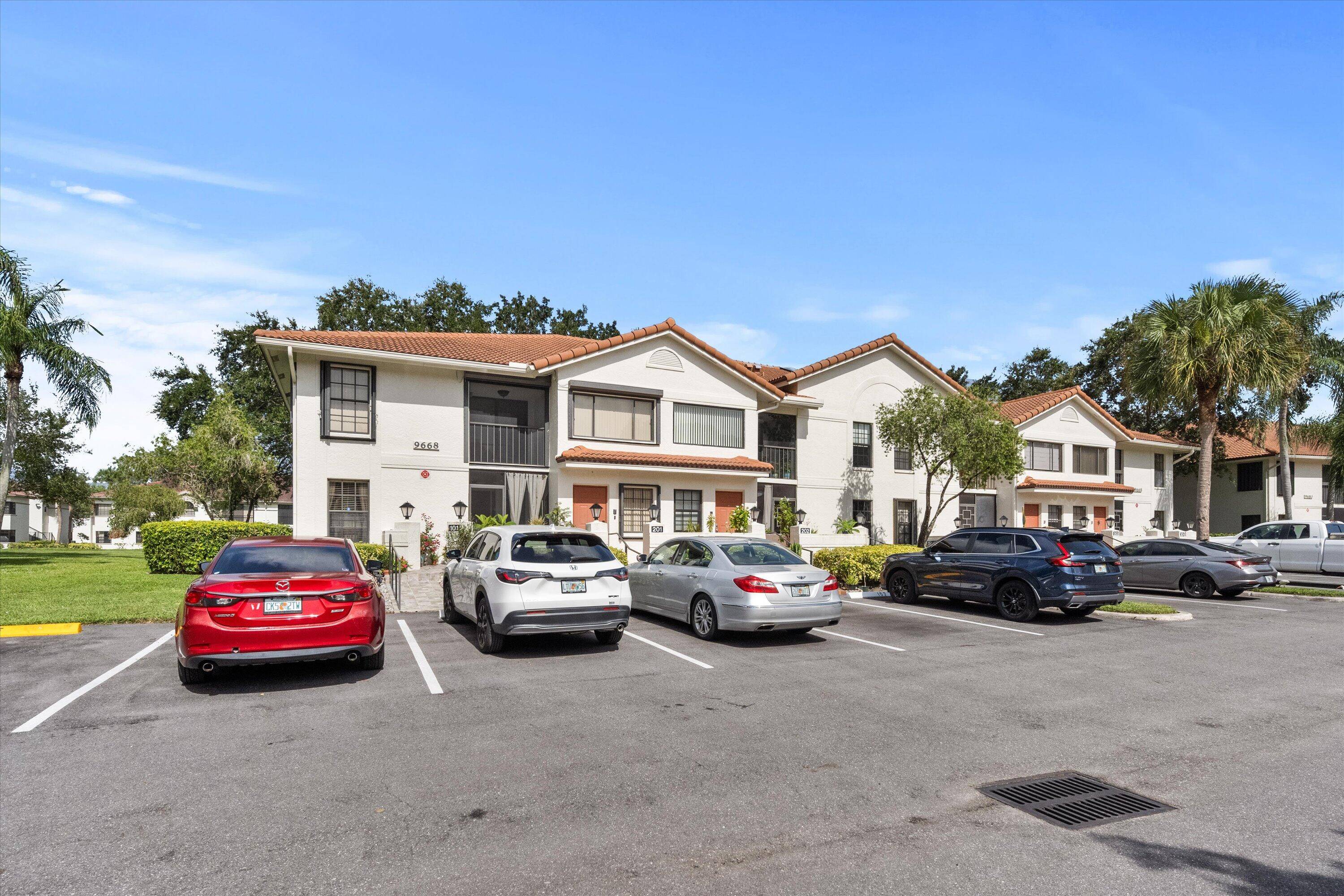 Welcome to the 55 community of Sun Valley East in Boynton Beach where you will find this cozy and well maintained ground floor waterfront corner unit.
