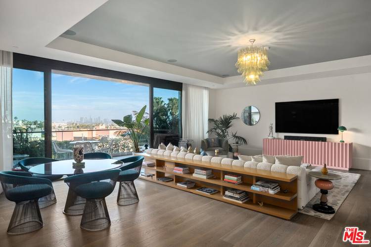 8420  W Sunset Blvd 3BR Sunset Strip La