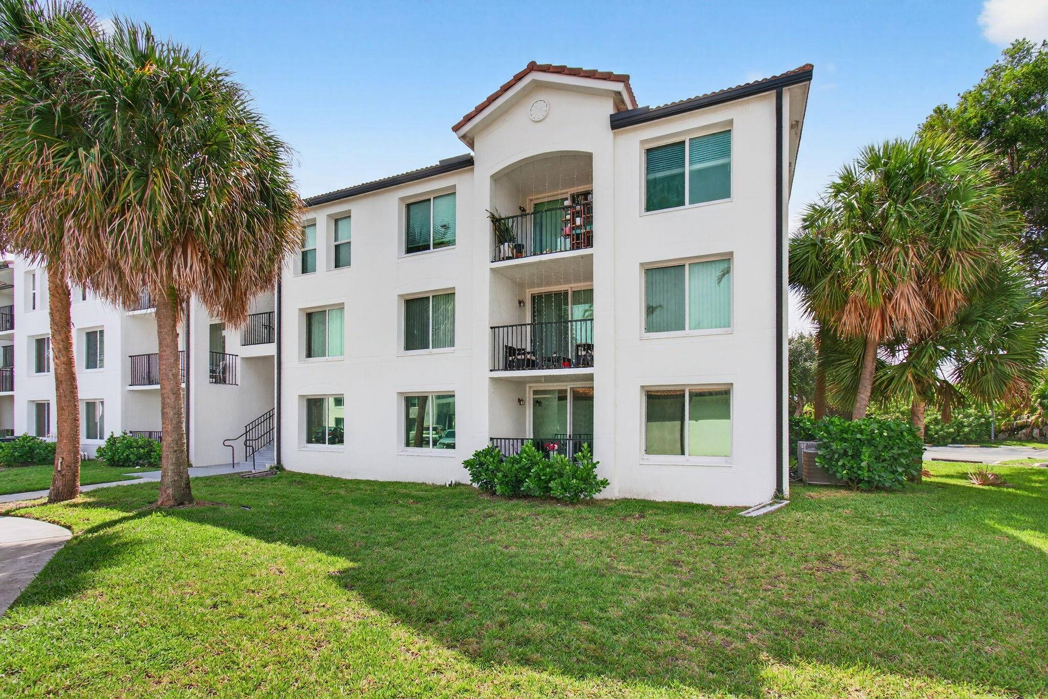 Welcome to Villa Del Sol, a pet friendly community !