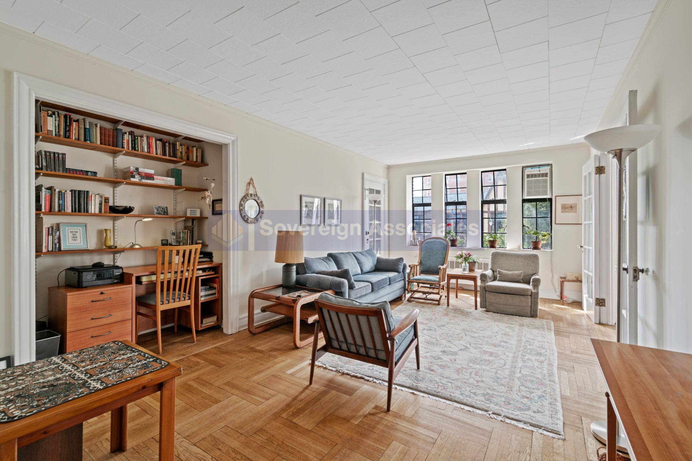 Few things are quite as enchanting as Hudson View Gardens HVG in full bloom, and this unit gives you VIP seats.