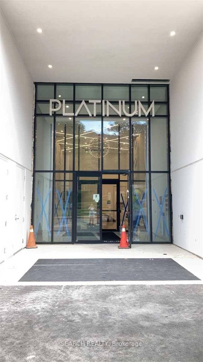 Welcome to this modern, three year new, 24 storey tower in downtown Hamilton, right on the edge of Hess Village.