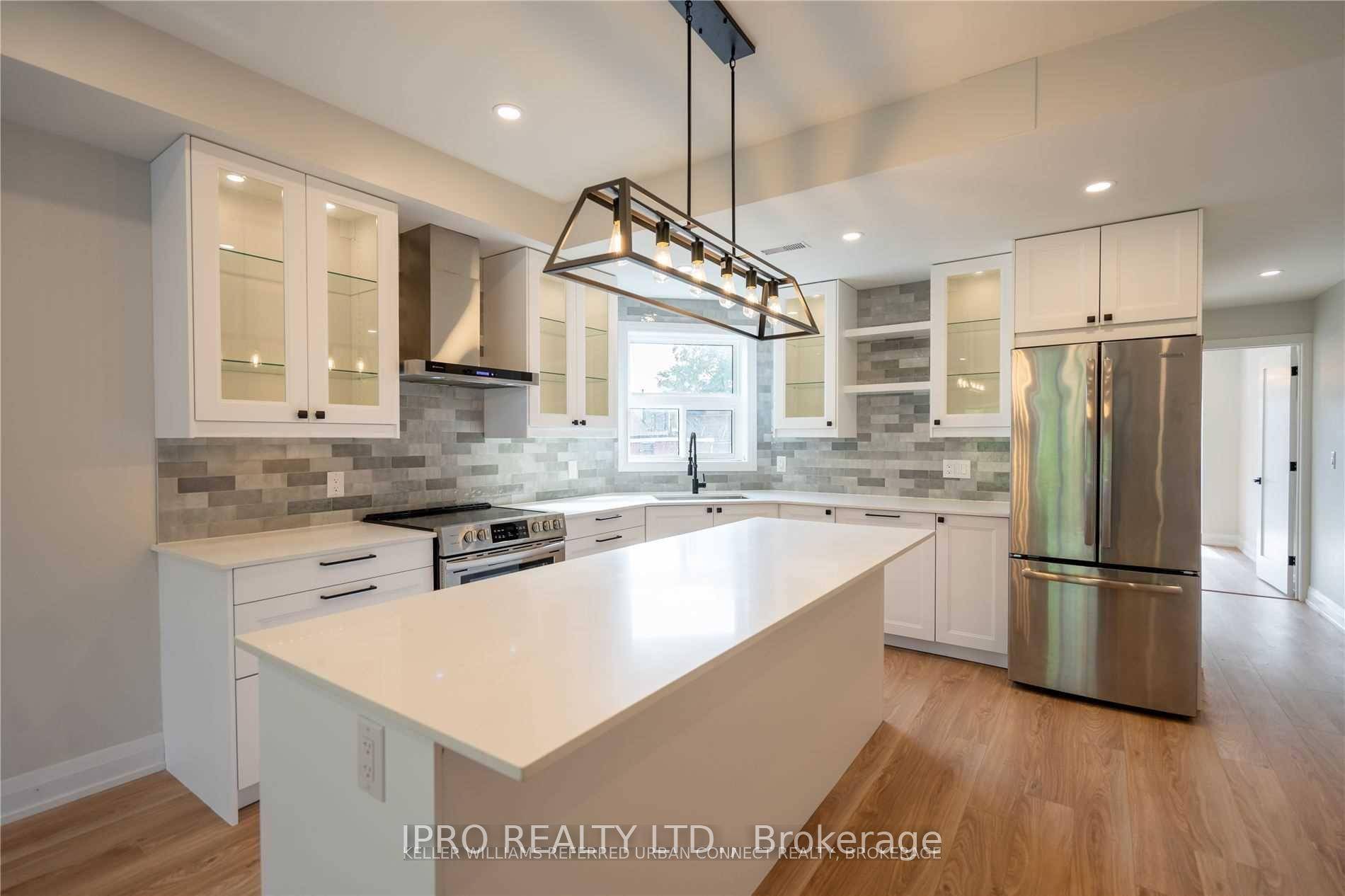 Beautiful Upper Suite In Desirable Trinity Bellwoods Neighbourhood !