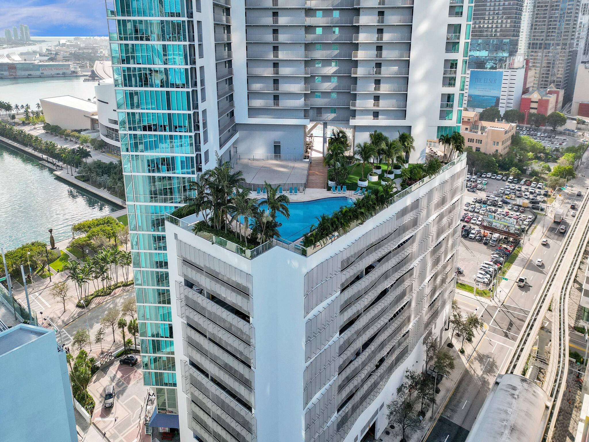 Experience luxury living at MarinaBlue in the heart of Downtown Miami.