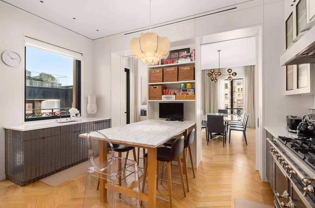 This magnificent Four Bedroom plus Library Den, full floor residence with private elevator access is located in the heart of the Chelsea Art District.