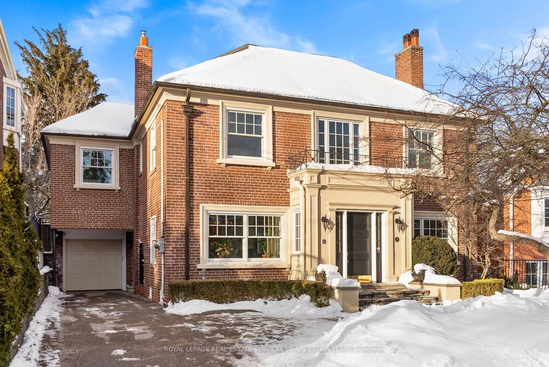 Classic Lawrence Park Georgian, perfectly set on a quiet, dead end block of Glengowan within walking distance to Yonge St and steps to the ravine !