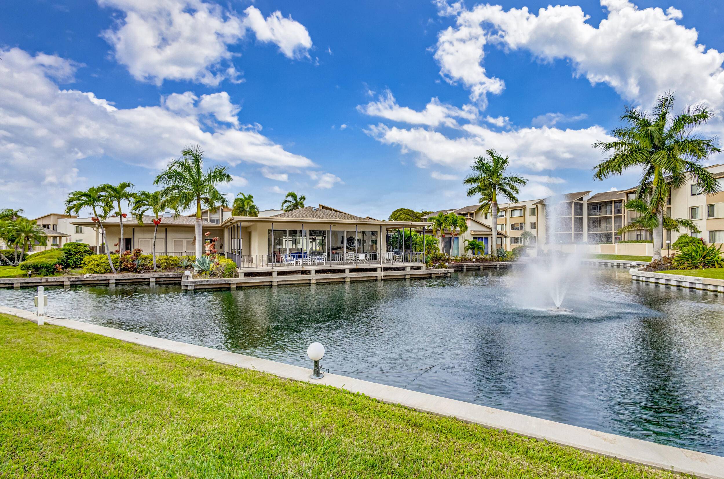 POPULAR 55 COMMUNITY OF LONGWOOD.
