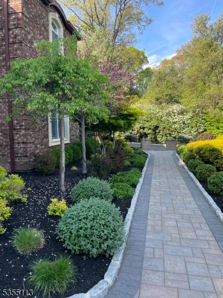 Welcome to your new home in desirable Franklin Lakes.