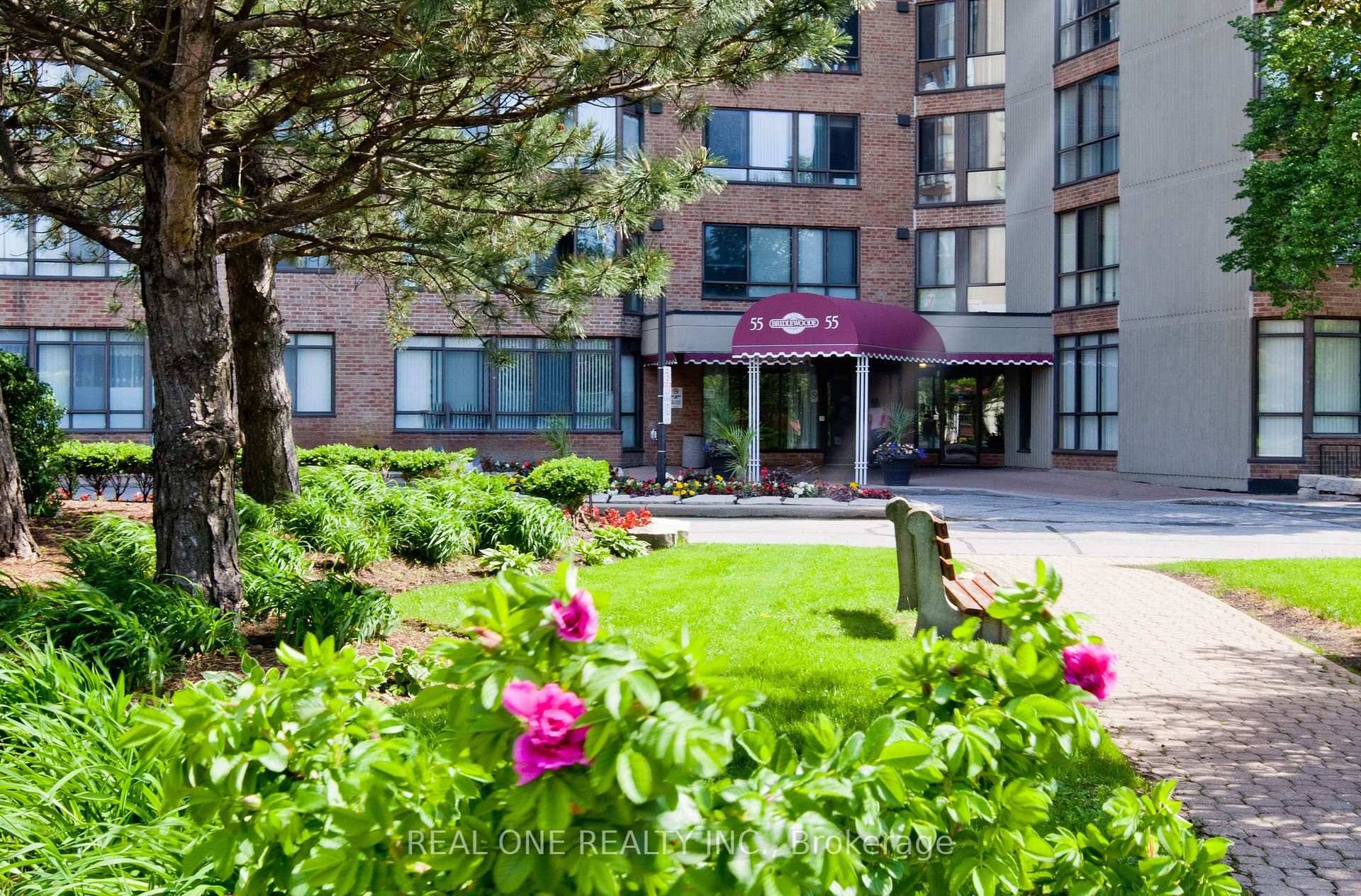 Beautiful Sun filled modern designed Corner Unit with Eat In Kitchen, Solarium.