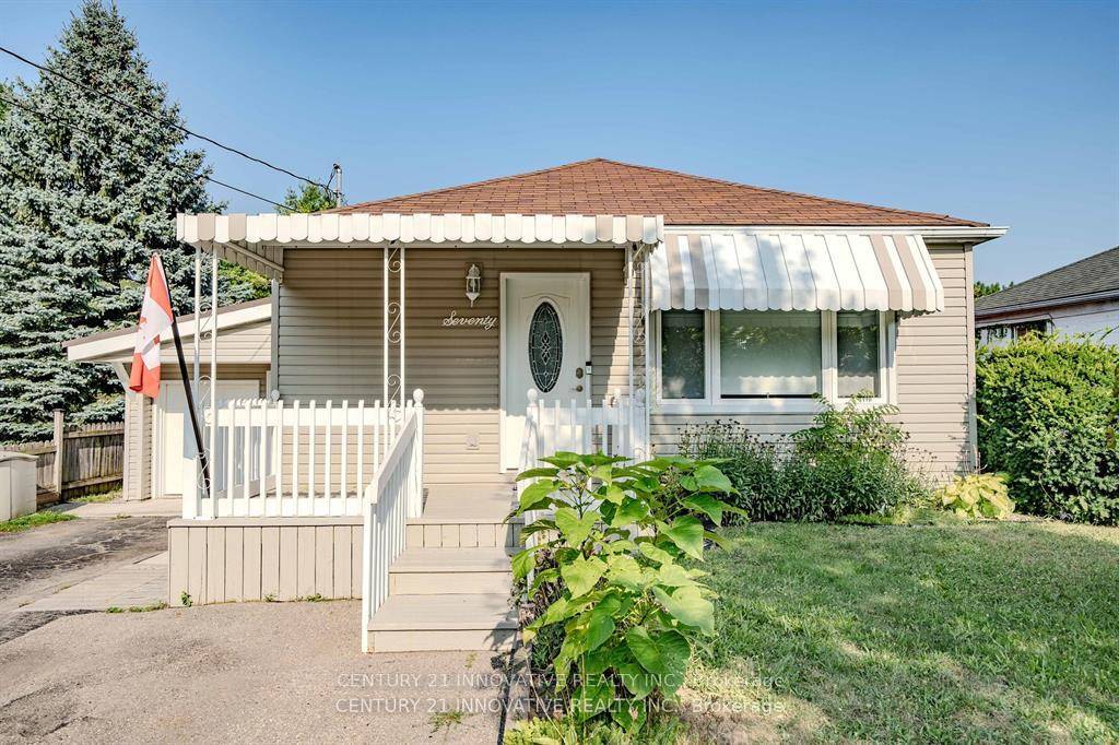 Charming Bungalow for Rent in Kitchener Available November 1st !