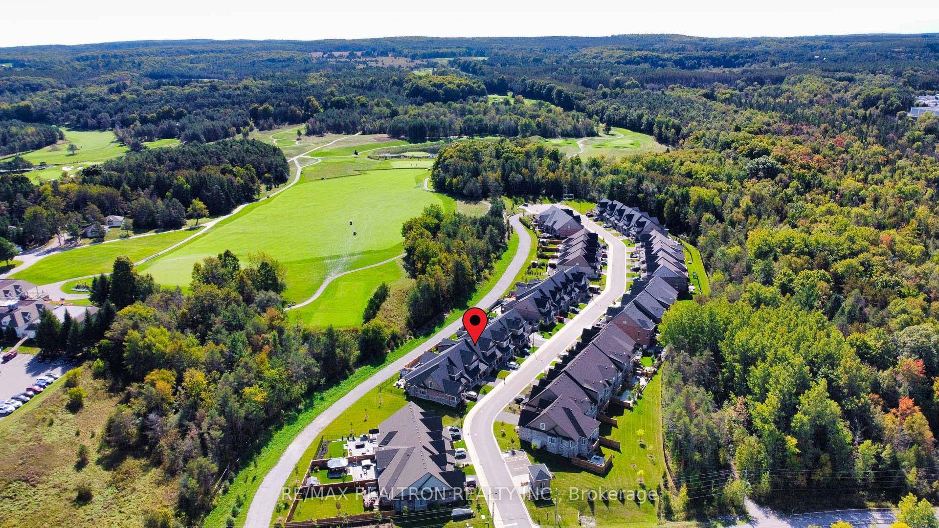 Experience the perfect blend of luxury amp ; convenience in this stunning 3 1 bedroom, 3 bathroom turnkey townhouse, located in the prestigious Winding Trail Community of Uxbridge.