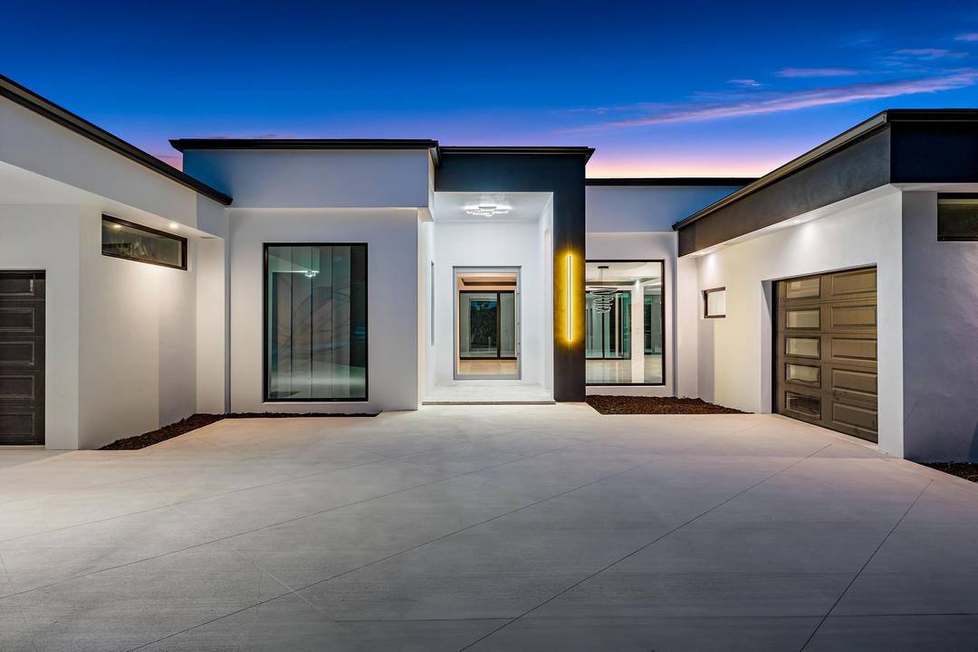 A rare fusion of privacy, precision, and architectural artistry, this minimalist modern masterpiece by Riverside Building Design rests on over two acres along the North Fork of the Loxahatchee River.