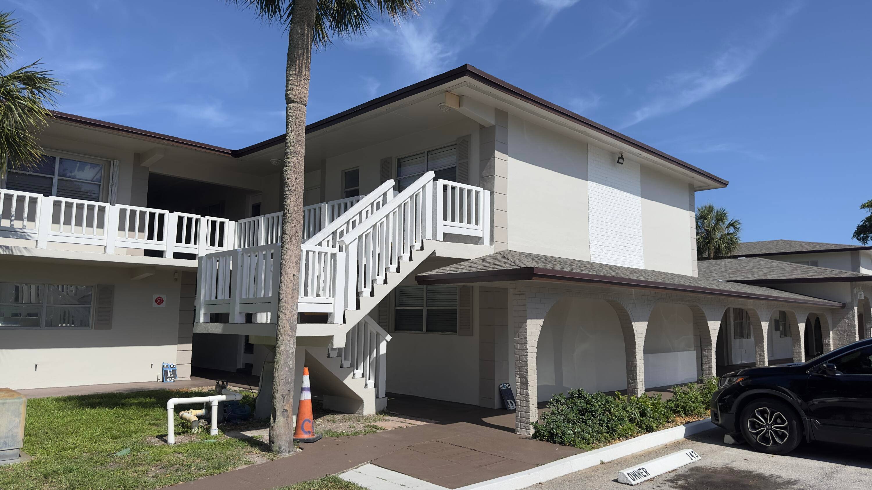 MOVE IN READY 2BR GEM NEAR DEERFIELD BEACH !