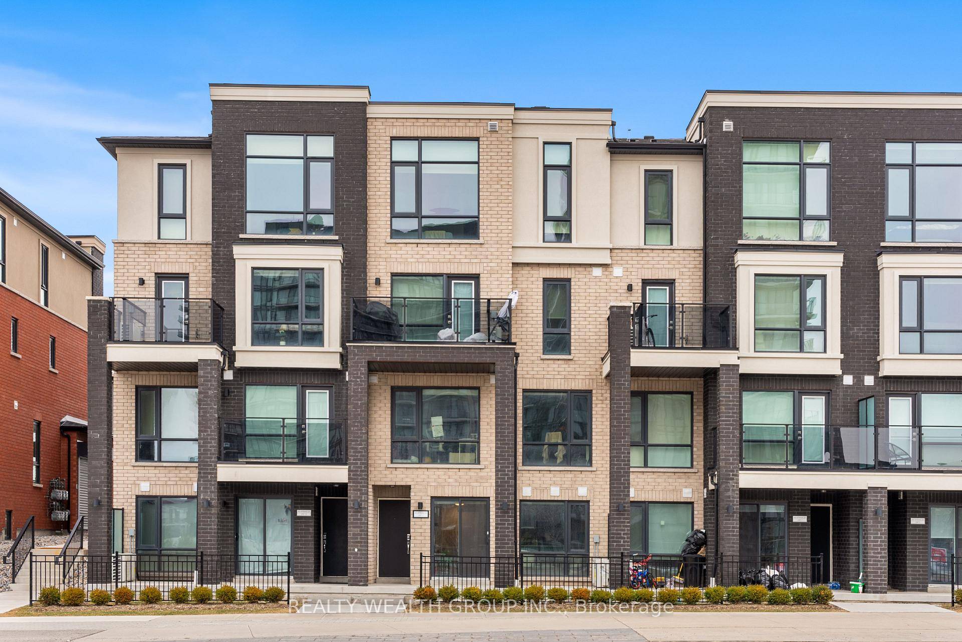 Welcome to this stunning main floor unit in this sought after Northwest Brampton community !