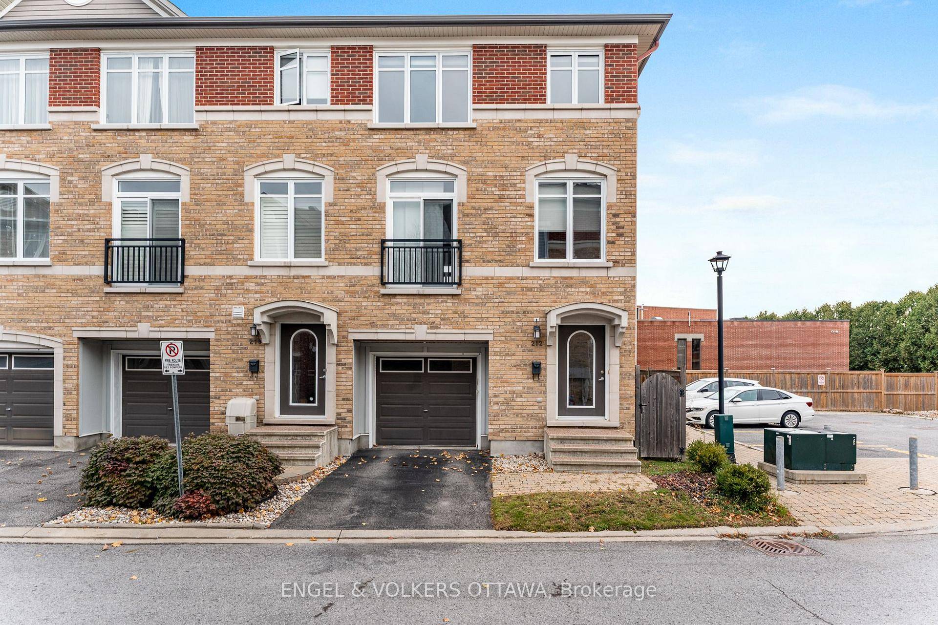 Welcome to 212 Accolade Private !