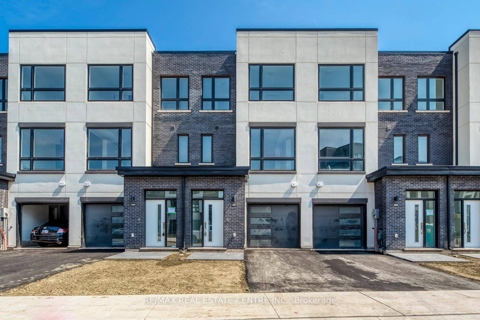 This stunning freehold townhome offers 2, 277 sq.