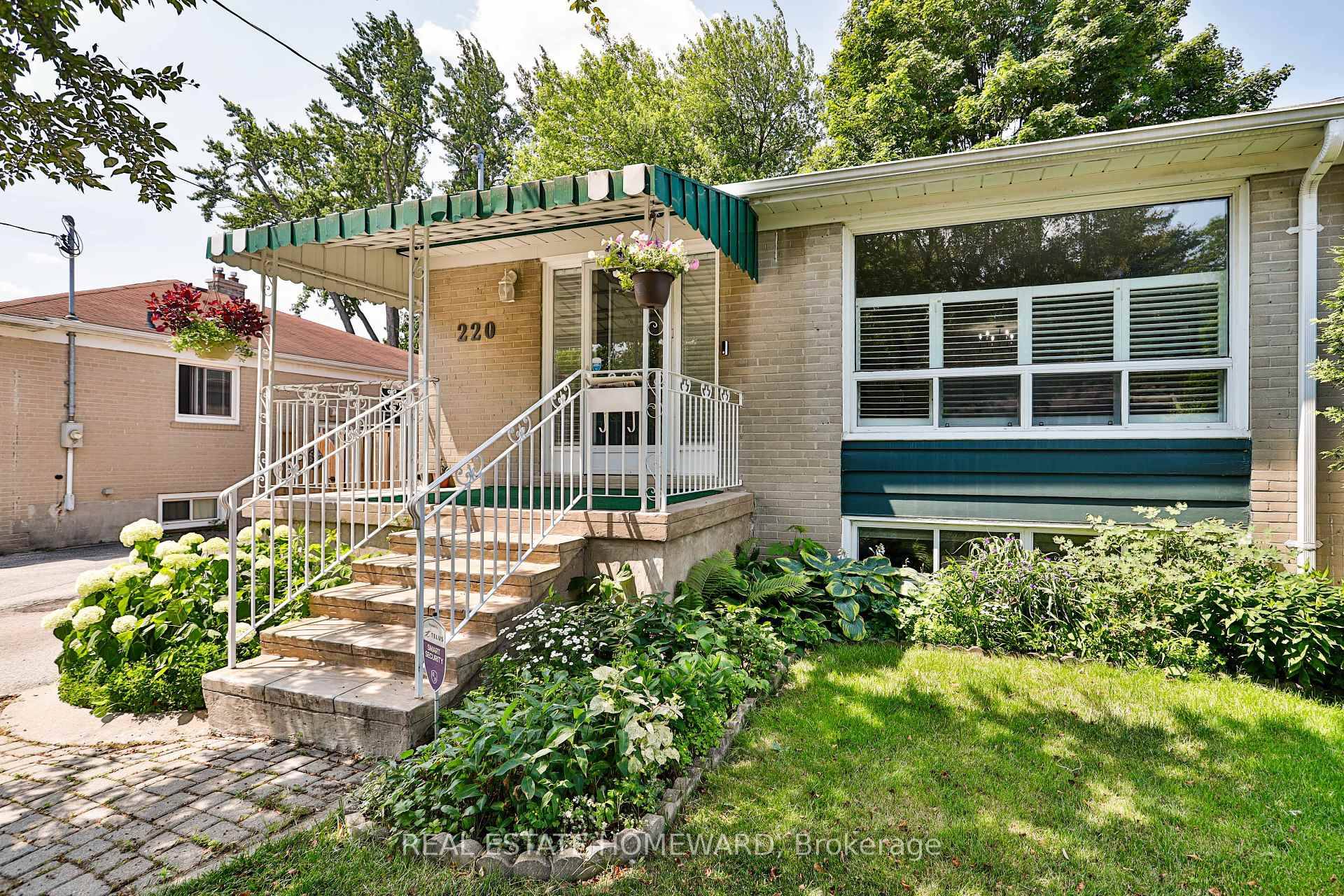 Rare Find ! Spacious amp ; Exceptionally Bright 3 1 Bedroom Bungalow in a Prime Location.