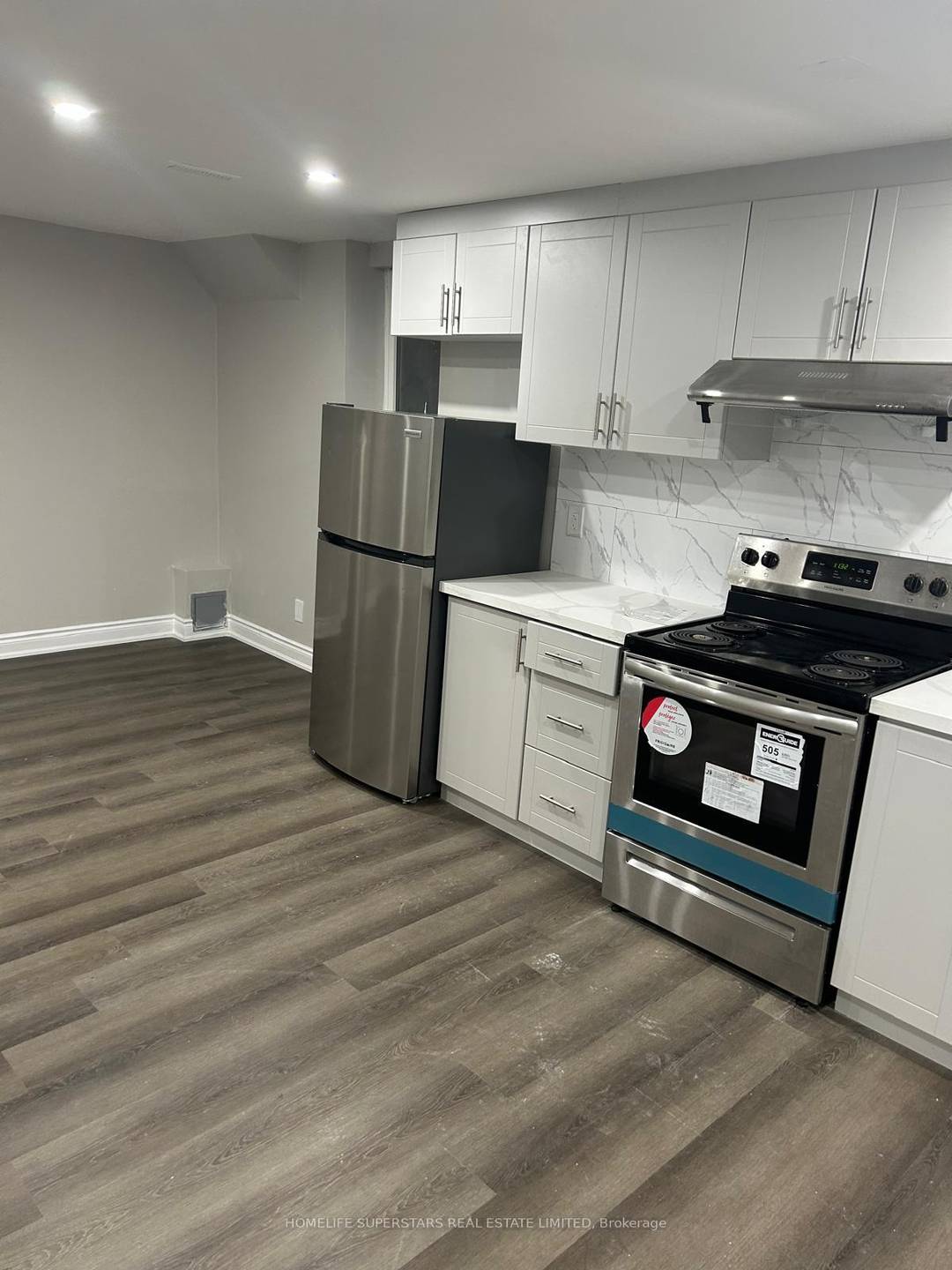 LEASE ; 2 BEDROOM APARTMENT.