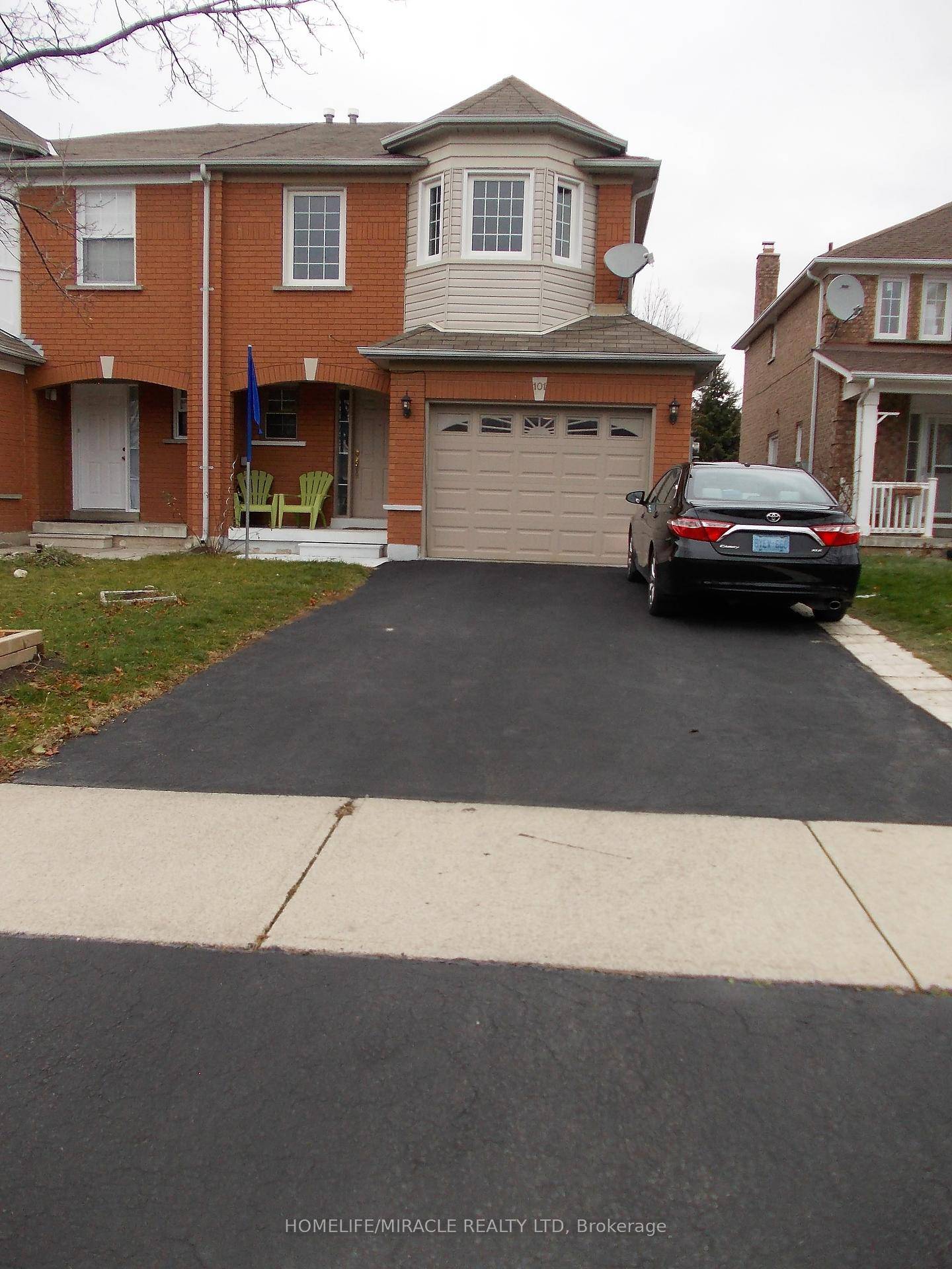 Beautiful and spacious 3 bedroom, 3 washroom home with 3 parking spaces located in a high demand, family friendly neighborhood.