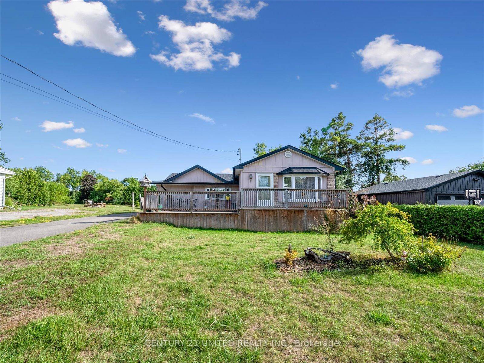 Welcome to this charming bungalow tucked away on a quiet street in the heart of Lindsay.