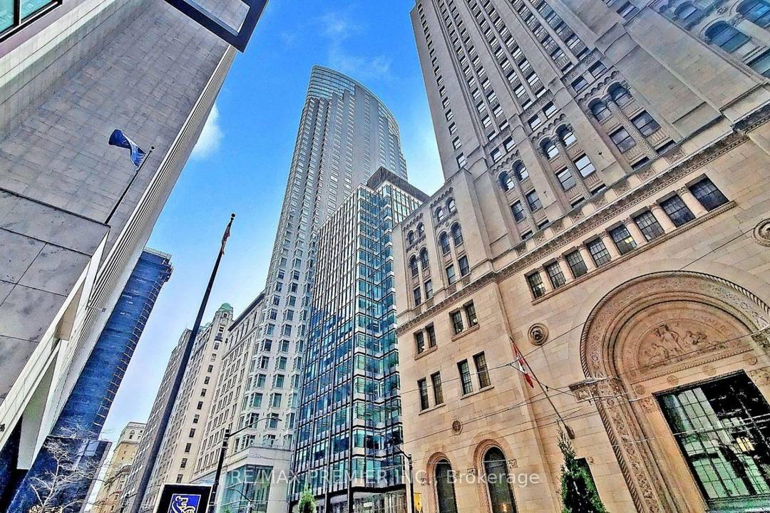 Fully Furnished 1 Bedroom In Heart Of Financial District.