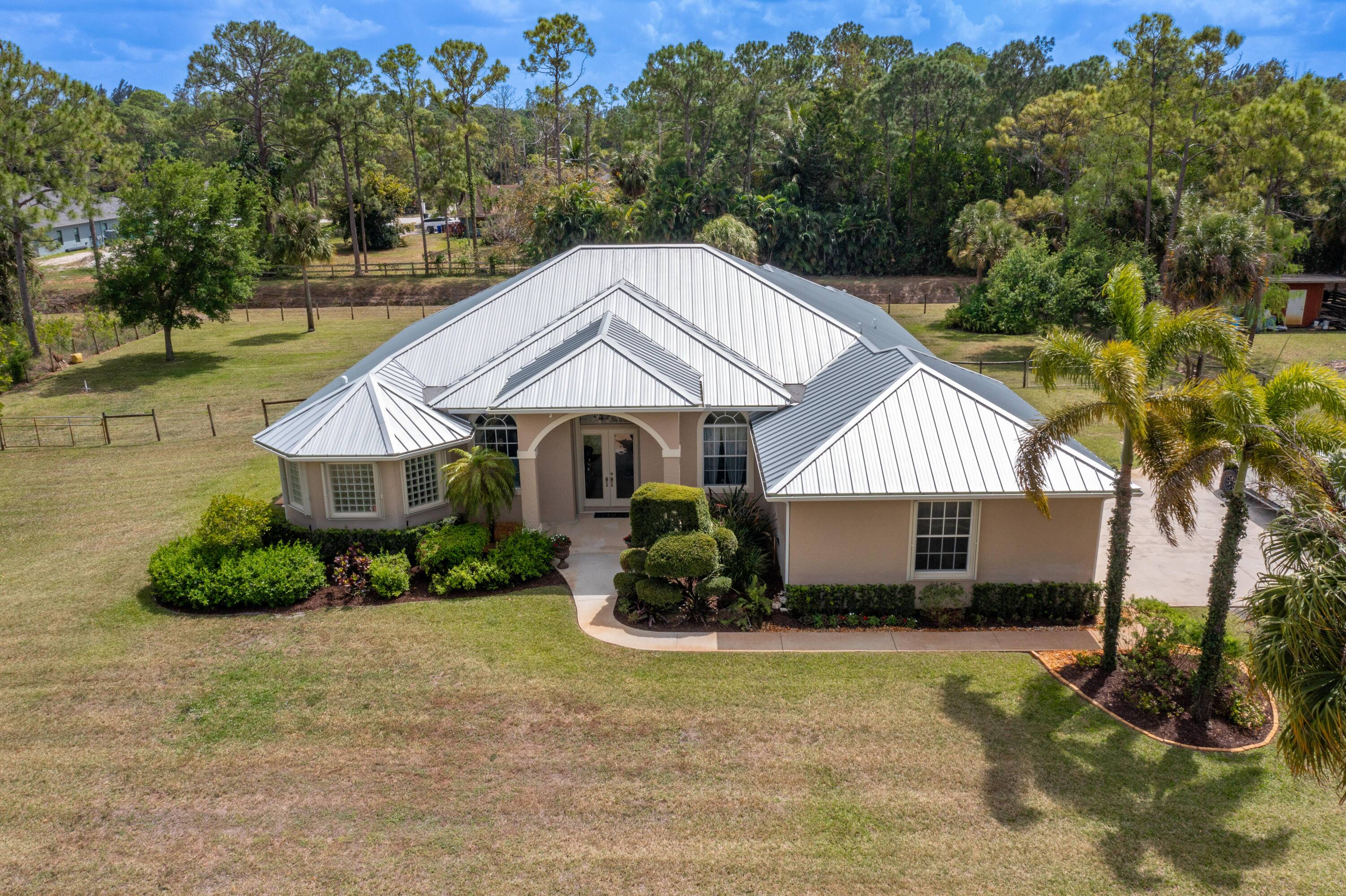 Fantastic 5BR 3BA 3CG CBS pool home w no HOA in a great school district !
