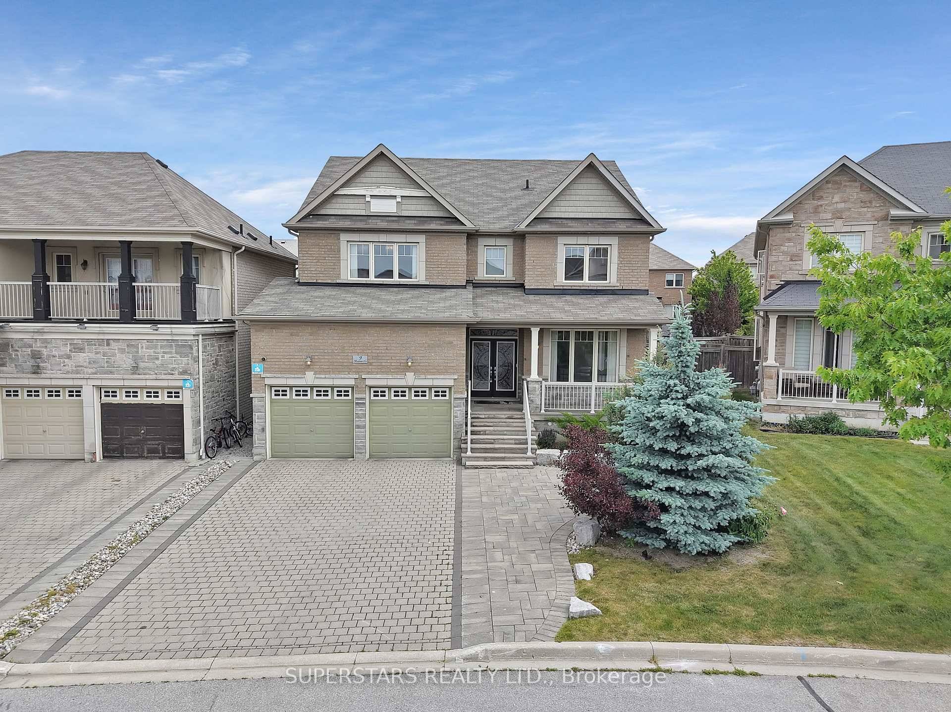 Rarely Offered, Premium Pie Shaped Lot 56 Ft Wide amp ; Spacious Backyard, On A Quiet Cul De Sac Beside The Oak Ridges Corridor Conservation In The Highly Sought After ...
