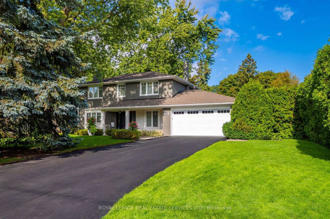 Spectacular 4 bedroom family residence situated on a sprawling, mature lot in prestigious Lorne Park.