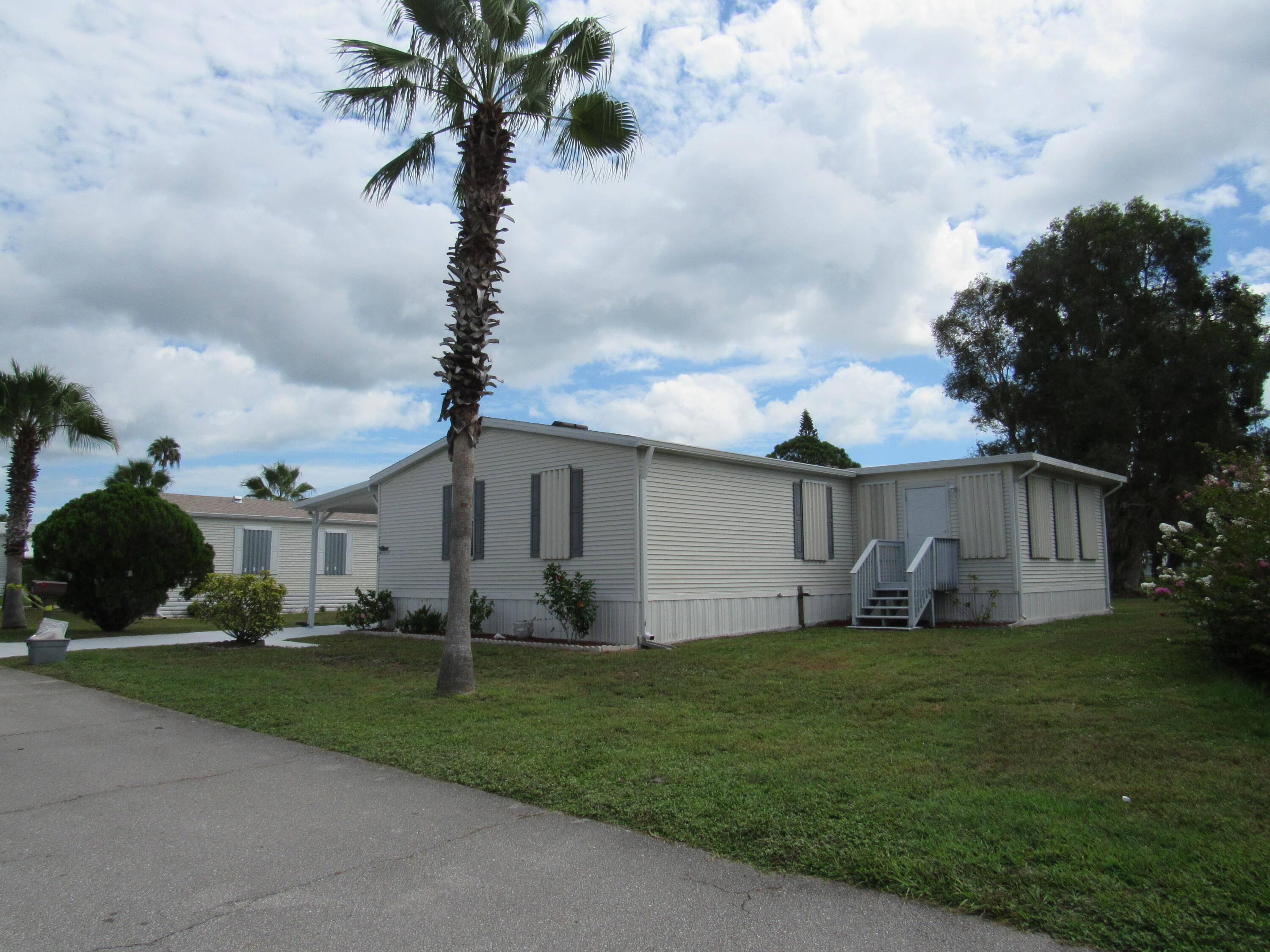 ! ! ! MOTIVATED SELLER MOVE IN READY PRIME LOCATION !