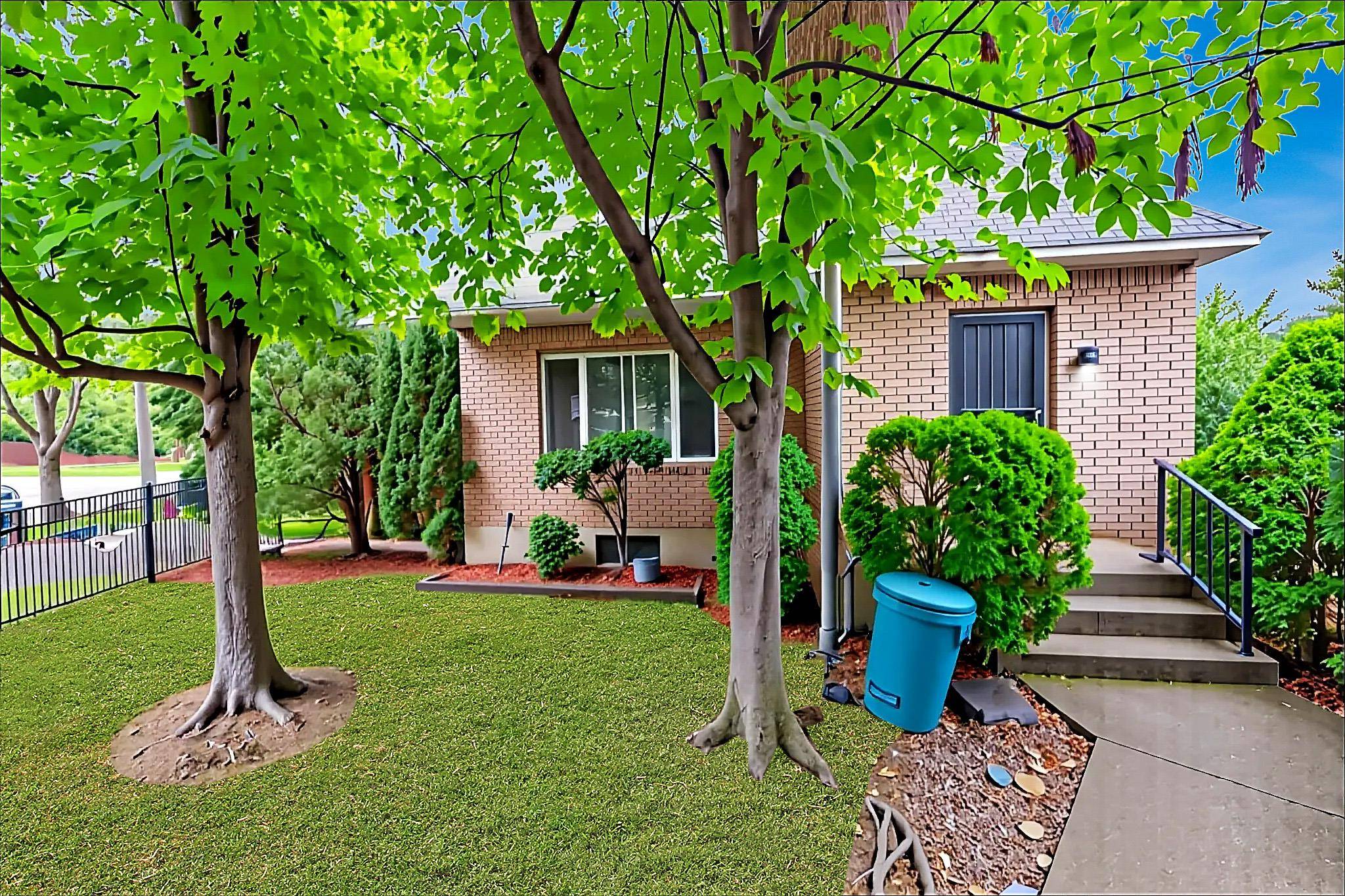 Spacious, versatile, and full of potential this 3 bedroom, 3 bath townhome in the heart of Staten Island s desirable Annadale neighborhood checks all the boxes.