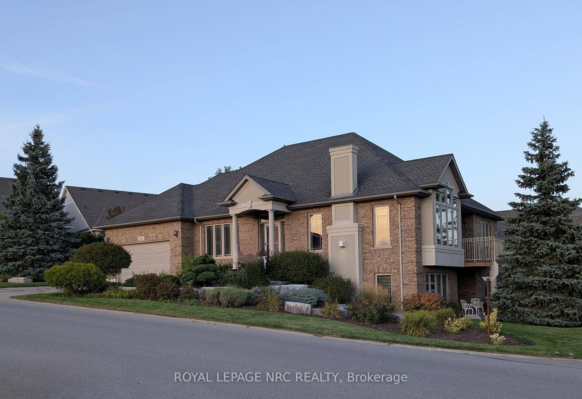 Luxury adult lifestyle living awaits at 6 Muirfield Trail in Welland's prestigious Highlands at Hunters Pointe community.
