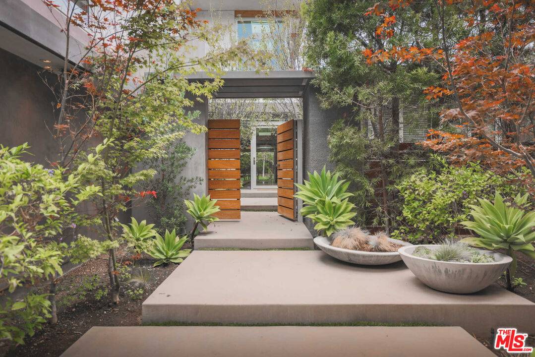 1700   Mandeville Canyon Rd Brentwood LA