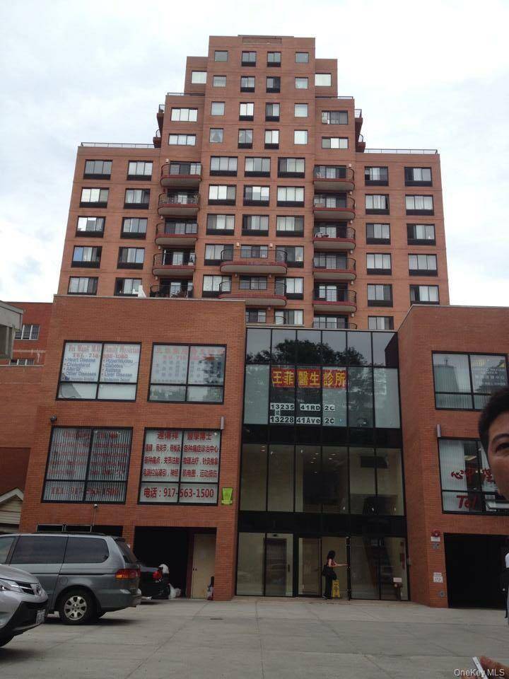 Spacious 2BR 2BA Condo 1, 164 Sq Ft Prime Flushing Location Bright and spacious 1, 164 sq ft two bedroom, two bathroom apartment with in unit washer and dryer and ...