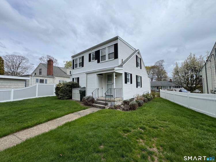 Welcome to this charming coastal gem nestled in the heart of New London's desireable Ocean Beach neighborhood.