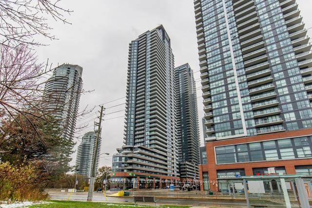 Wonderful one bedroom sun filled condo overlooking the lake.