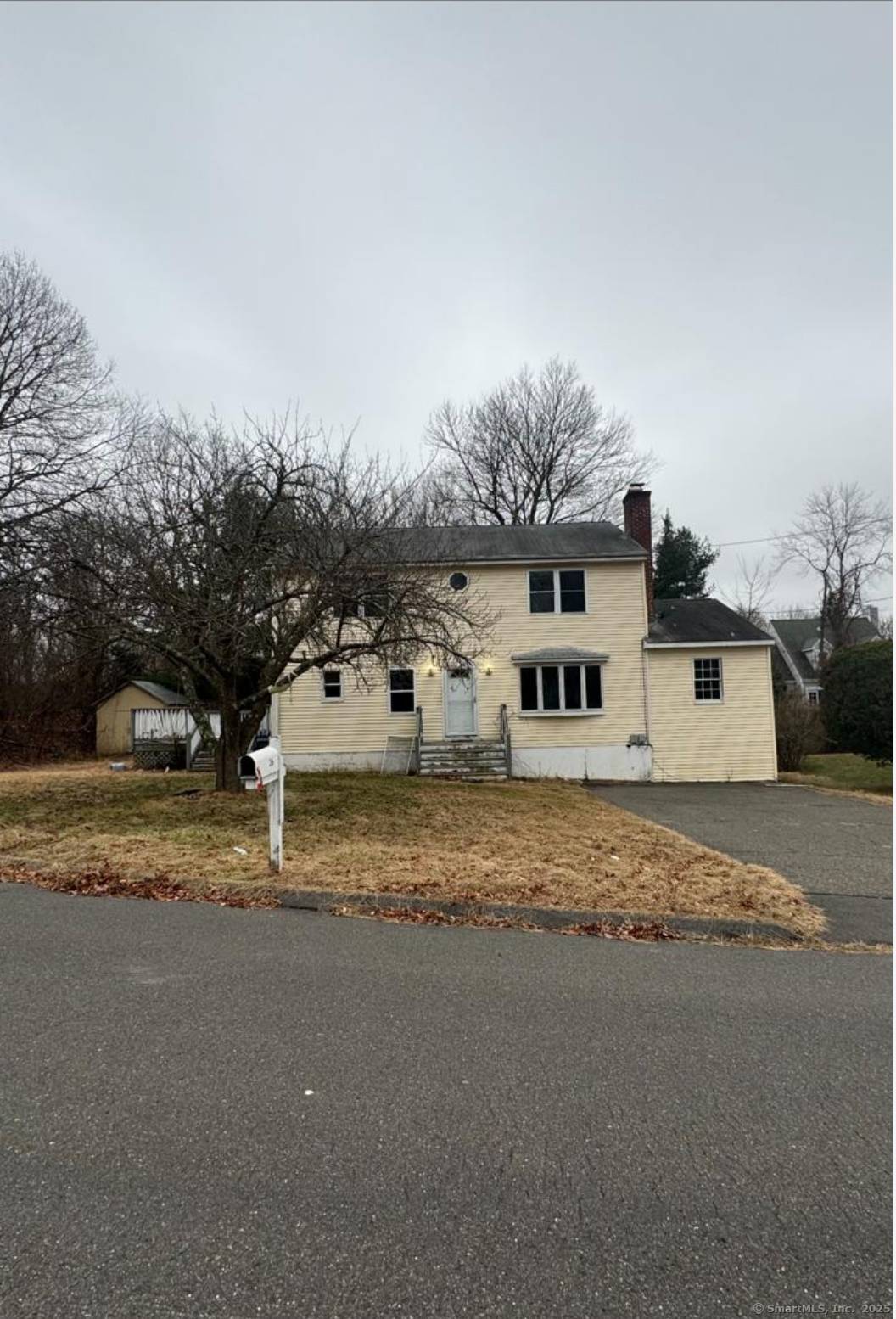 welcome to the spacious Colonial style single family home, thoughtfully designed for both comfort and functionally.