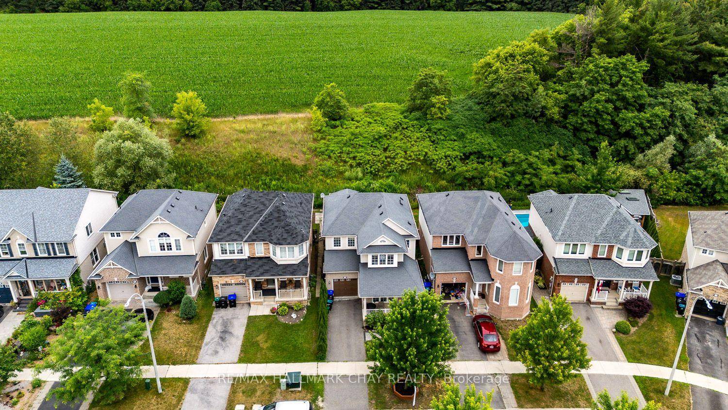 3 1 BEDROOM, 4 BATH HOME BACKING ONTO GREEN SPACE !