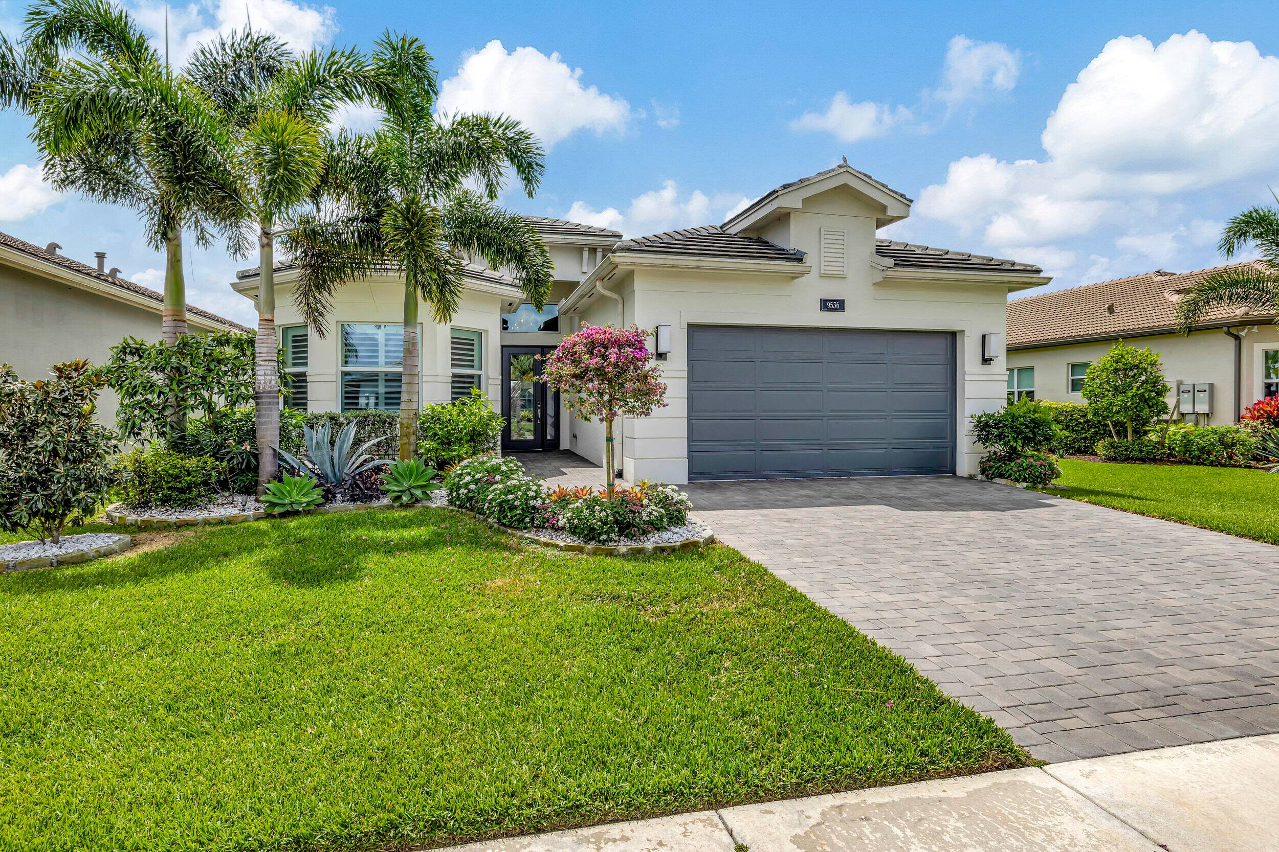 Welcome to this elegantly appointed Bimini floor plan in Valencia Sound.