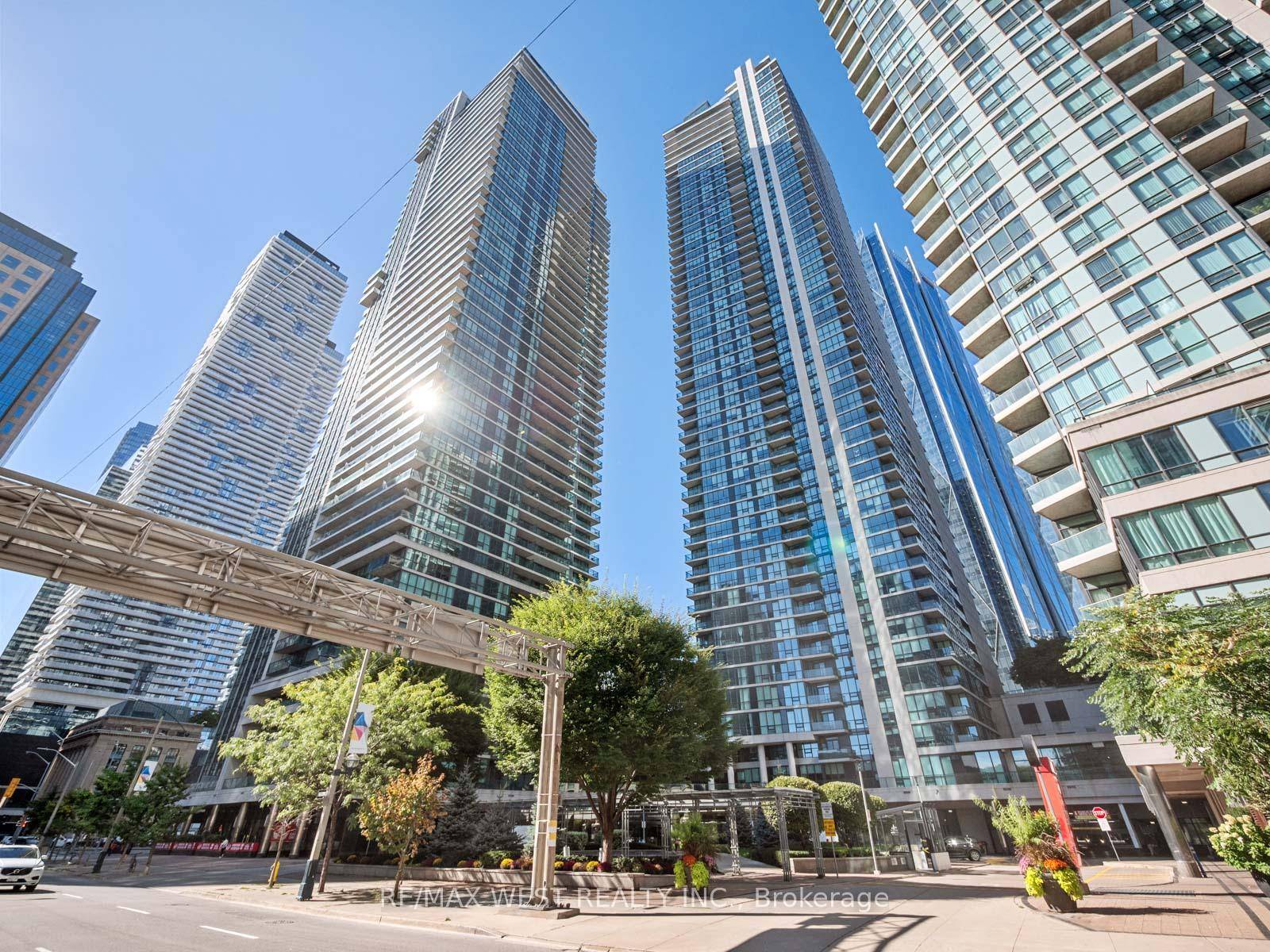 Stunning 2 Bedroom, 2 Bathroom Suite 838 Sq Ft with Parking at The Success Tower Pinnacle Centre, Harbourfront !
