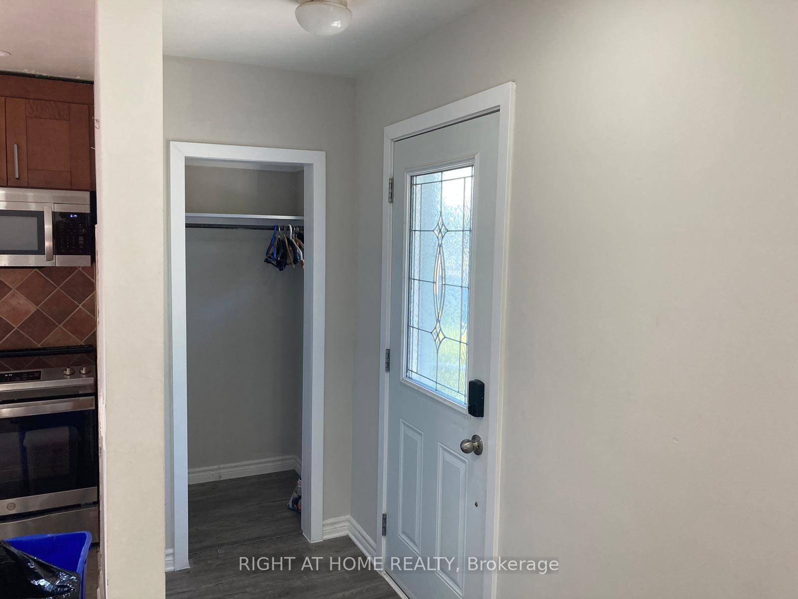 Beautiful renovated 3 bedroom upper floor bungalow.