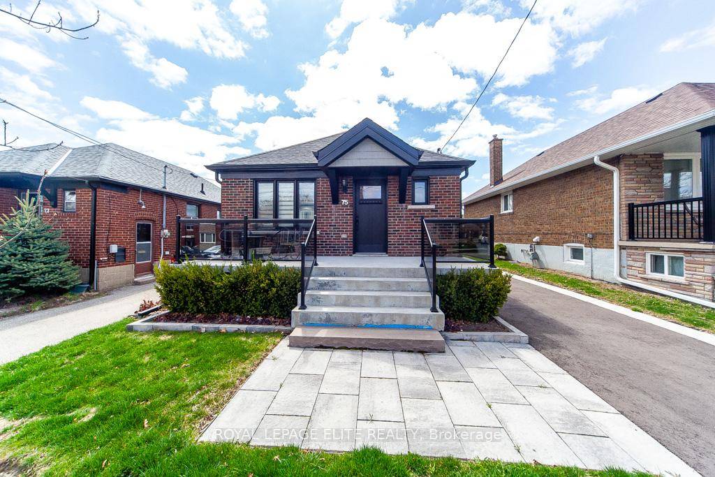 ATTENTION EMPTY NESTORS, TIRED CONDO DWELLERS amp ; YOUNG FAMILIES LOOKING FOR A TURN KEY DREAM HOME.