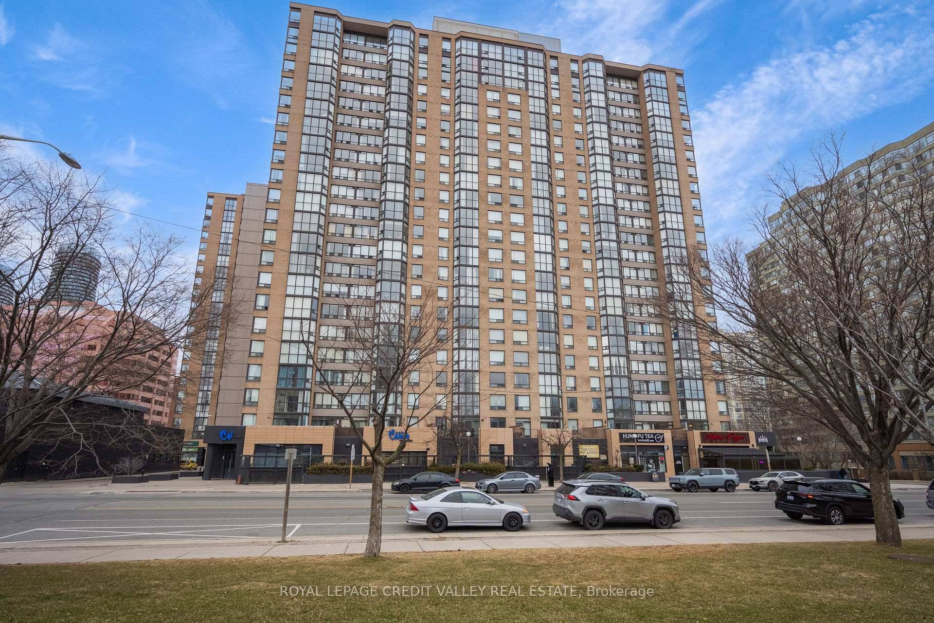 Stunning 2 Bed Solarium amp ; 2 Bath condo for Lease in the Heart of Mississauga !