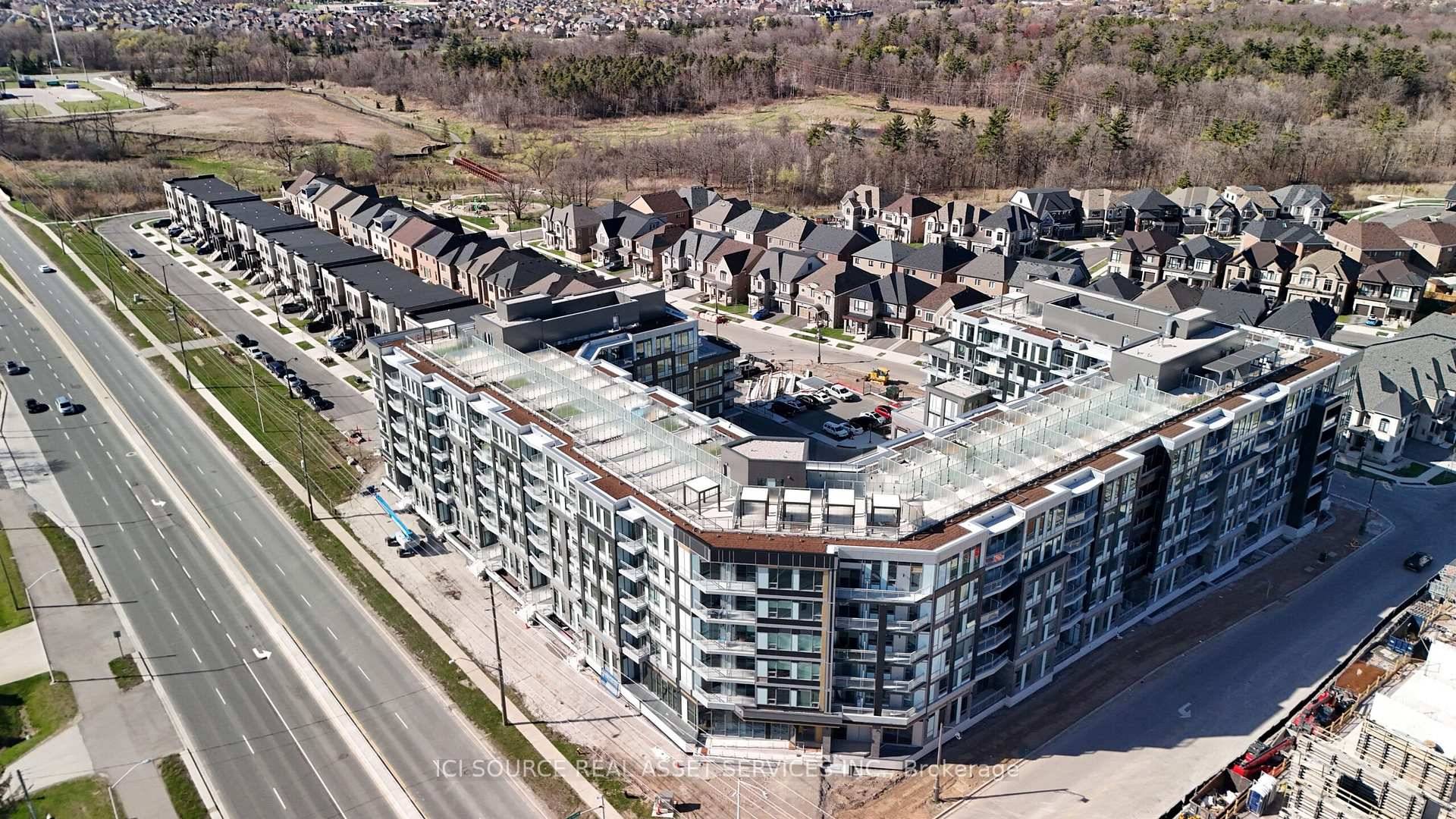 Bright and spacious penthouse unit with highly functional layout and floor to ceiling windows no bulk heads allowing for abundant natural light.