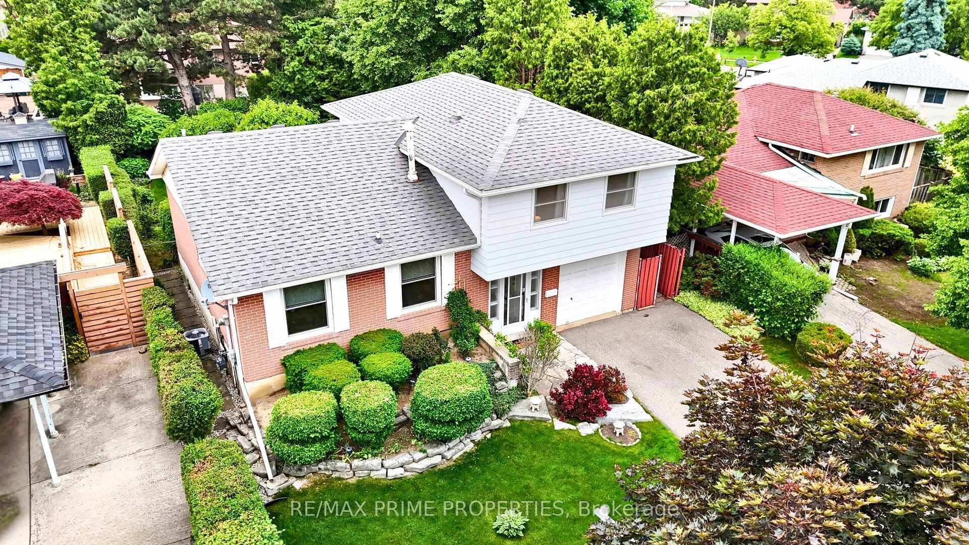 Welcome to 64 Highcourt Crescent, nestled in the heart of Woburn where neighbours wave, trees line the streets, and family memories are just waiting to be made.