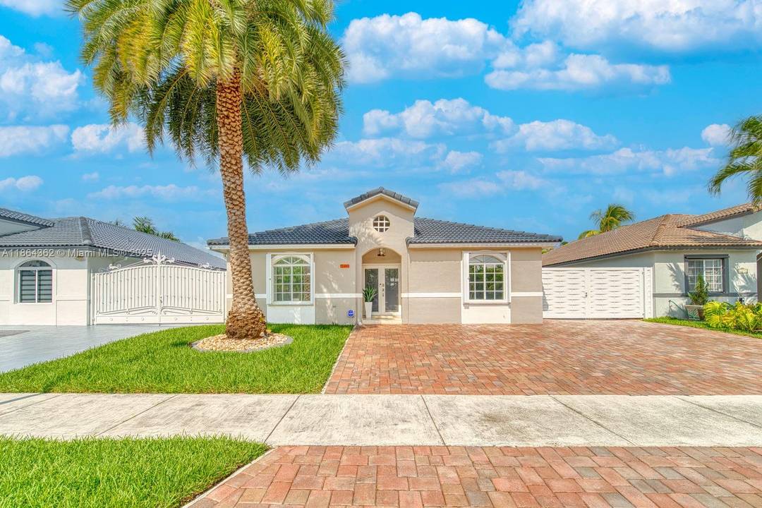 Welcome to this charming 3 bedroom, 2 bathroom home, perfect for comfort, entertainment, and South Florida living !