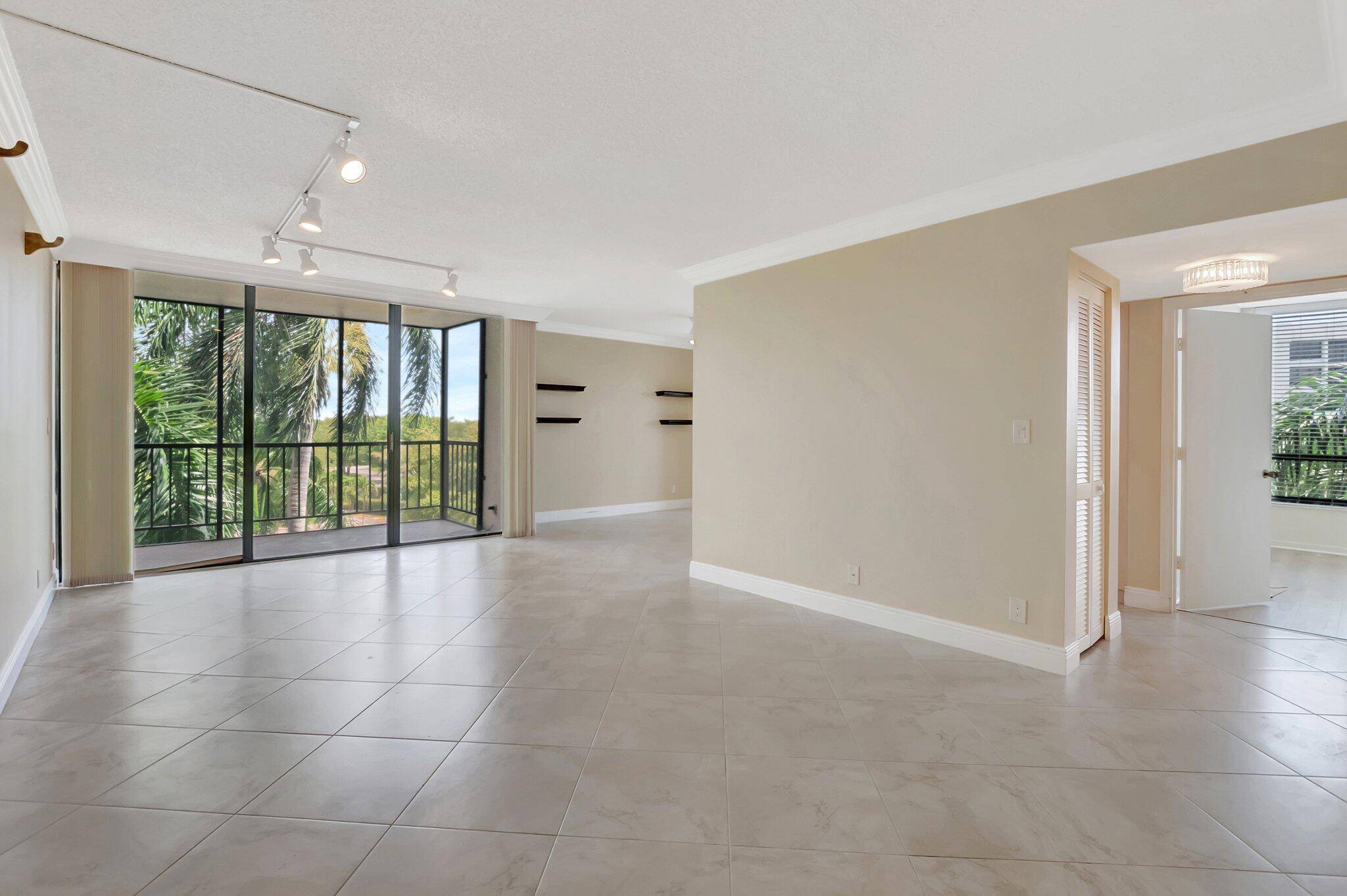 Walk to the Club ! Lovely corner Willow Wood unit with kitchen balcony part of the interior space for extra living room.
